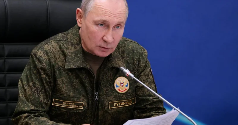 NATO Zirvesi öncesi Putin den üniformalı mesaj: Sonuna kadar gideceğiz