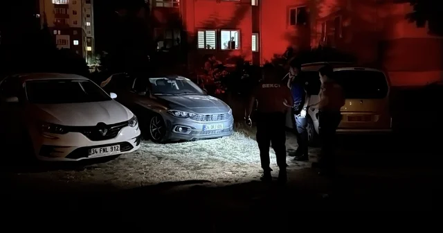 Geri manevra yaparak kaçan aracın çarptığı bekçi yaralandı Şüphelilerle bağlantılı olduğu düşünülen başka bir araçta tütün karışımı madde bulundu Eskişehir Haberleri Habertürk Yerel Haberler