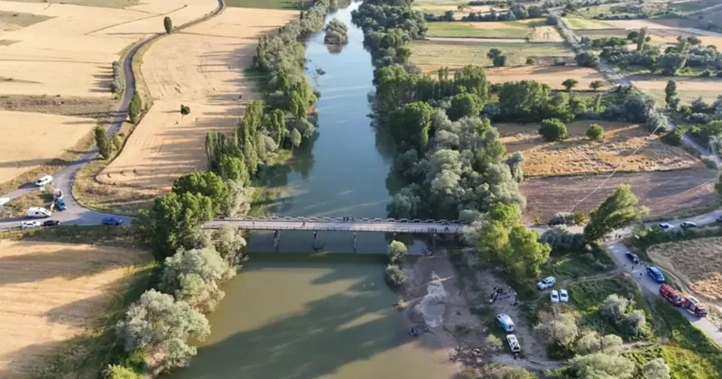 Kızılırmak Nehri nde çırpınan çocuğunu kurtarmak için suya giren baba kayboldu
