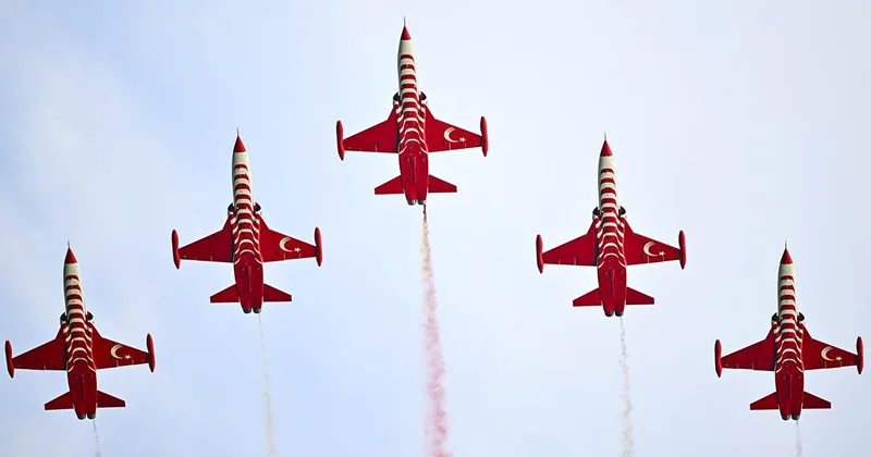 Başkent semalarında Türk Yıldızları uçuşu heyecanı