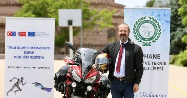 Erasmus eğitimine motosikletiyle giden öğretmen 4 bin kilometre yol yaptı