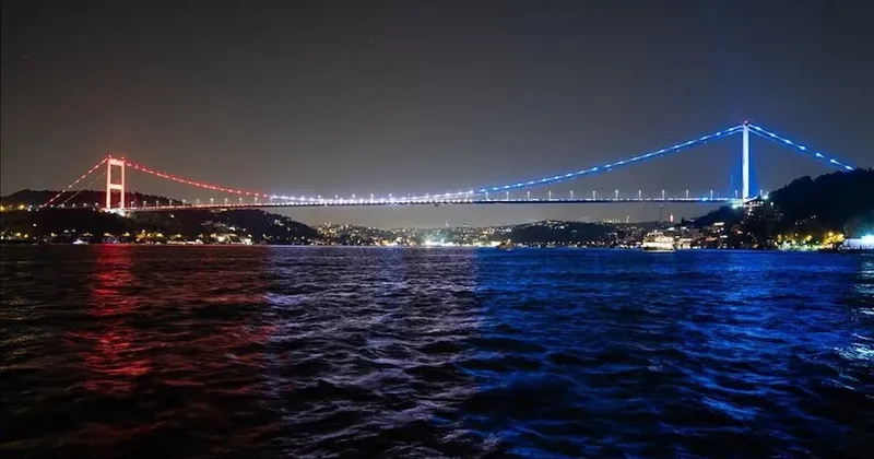 FSM Köprüsü ABD bayrağının renkleriyle aydınlatıldı Sözcü Gazetesi