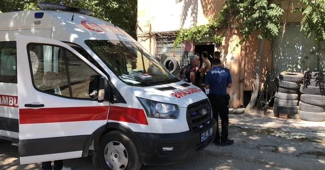 Uyuyor zannettikleri adamın öldüğü ortaya çıktı Masada uyuyor zannettiler, gerçek sağlık ekipleri gelince oraya çıktı Elazığ da bir vatandaş, lastikçide ölü bulundu Elazığ Haberleri Habertürk Yerel Haberler