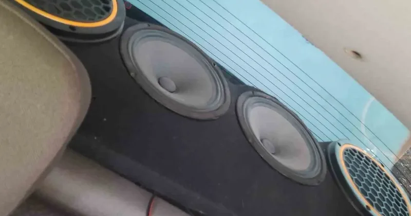 Yüksek sesle müzik açan 2 sürücüye toplam 246 bin 898 TL ceza