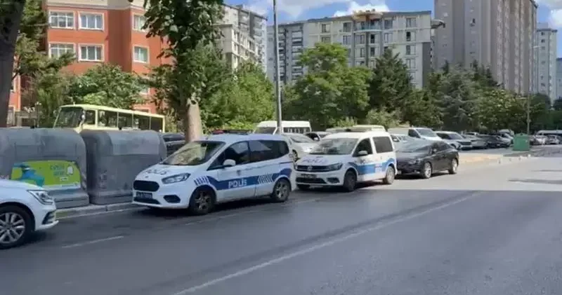Beylikdüzü nde sakinleştirmeye çalıştığı oğlu çıkan arbedede öldü; gözaltına alındı