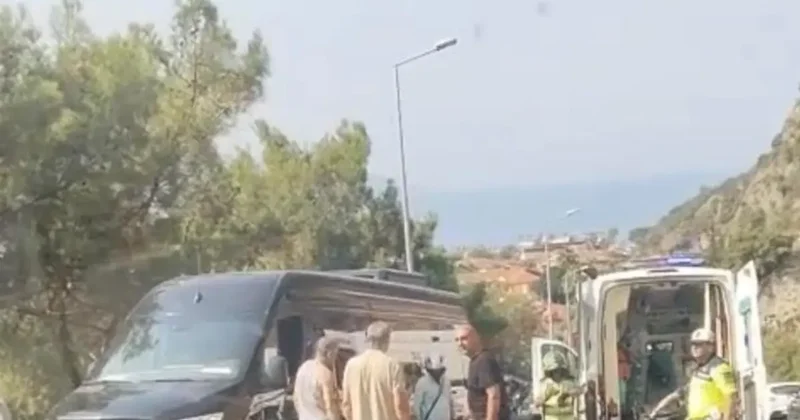 Ağabeyinin kullandığı araçtan kazada yola savrulan genç hayatını kaybetti