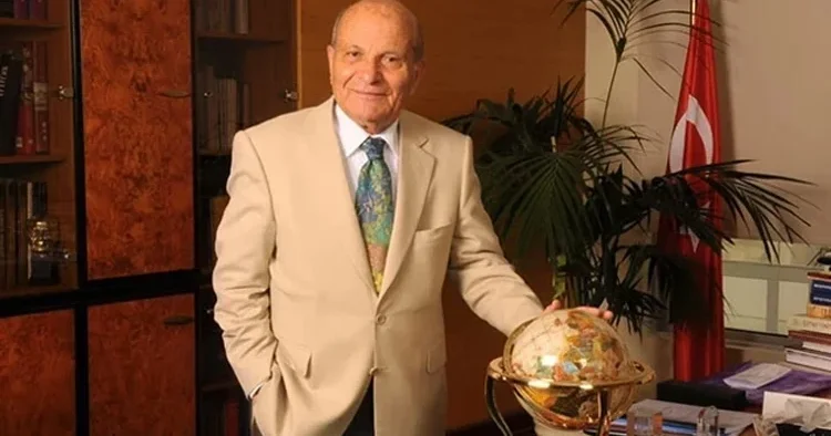 Eğitimci Fahamettin Akıngüç 100 yaşında hayatını kaybetti