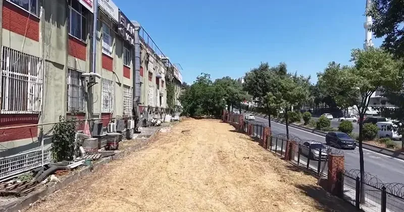 Başakşehir de otopark için ağaçlar kesildi iddiası