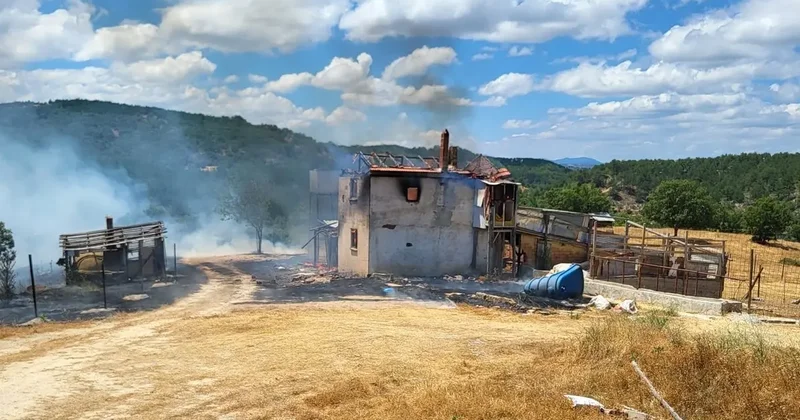 Kütahya’da ev yangını ormana sıçradı, 3 hektar alan zarar gördü