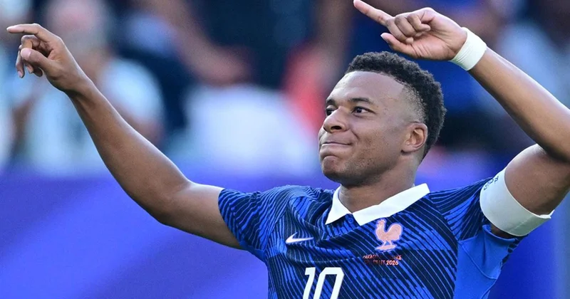 Fransa, Paraguay engelini tek golle aştı