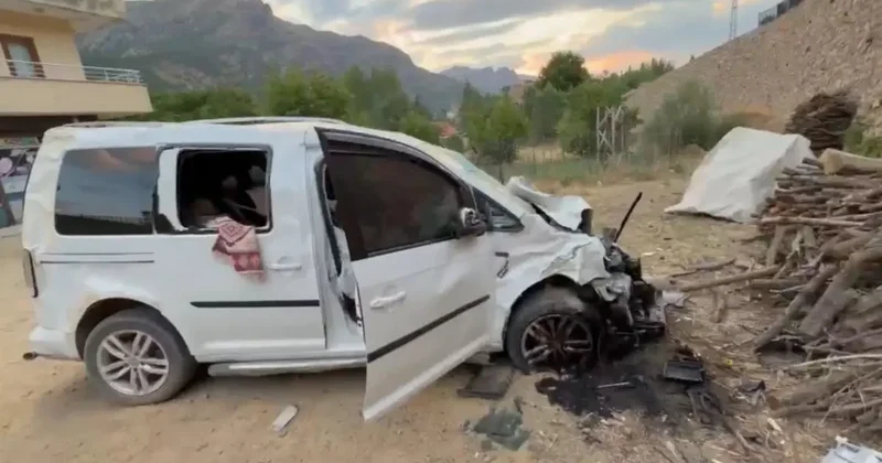Hakkari de meydana gelen trafik kazasında 3 kişi yaralandı