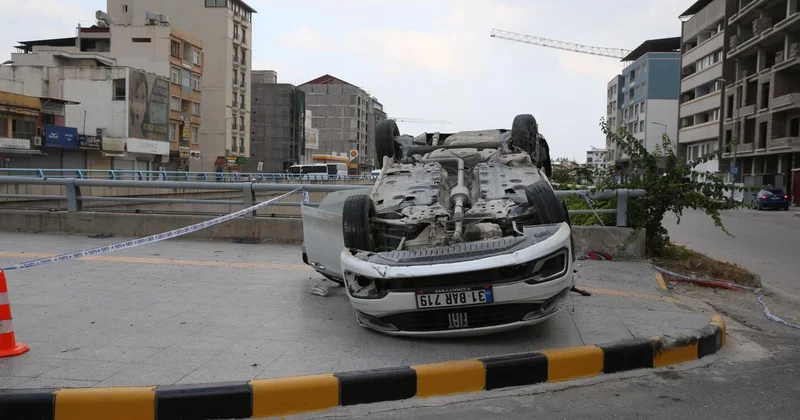 Hatay da otomobil devrildi: 2 ölü