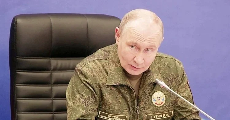 Putin’den Batı’ya kamuflajlı mesaj: ‘Ukrayna’da istediğimizi verin’