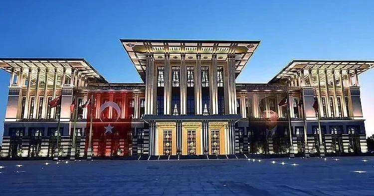 Ankara Valiliği tedirgin olmayın diyerek duyurdu: Cumhurbaşkanlığı Külliyesi üzerinde 15 dakikalık gösteri uçuşu