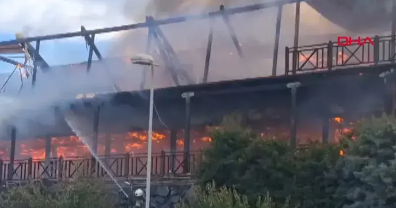 Maltepe’de 2 katlı restoranda çıkan yangın ormana sıçramadan söndürüldü