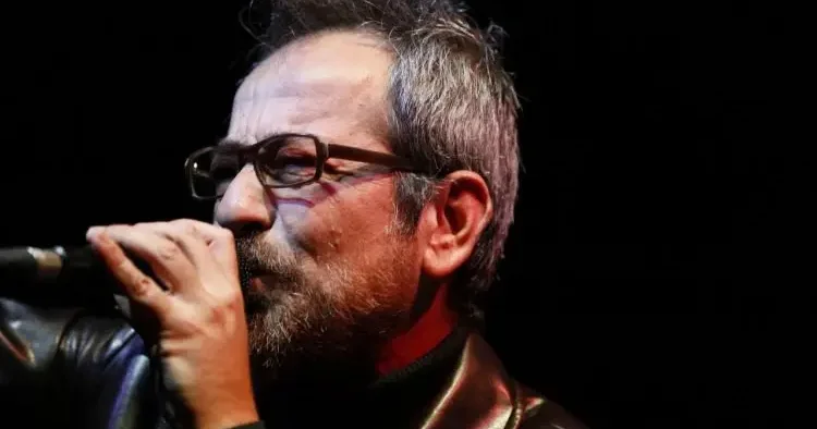 Feridun Düzağaç tan sevenlerini üzen haber: Hastalığı yüzünden konserlerini iptal etti...