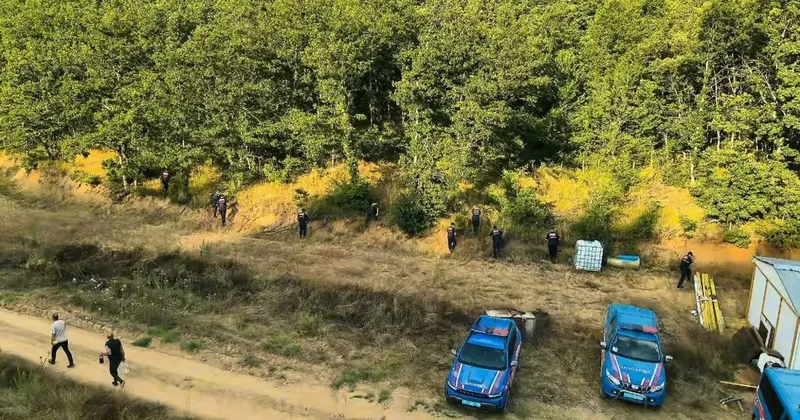 Jandarma uyuşturucu operasyonunda aranan şahsı da yakaladı