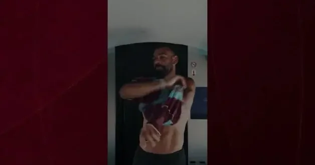 Dünyaca ünlü golcü Salah Trabzonspor formasıyla poz verdi