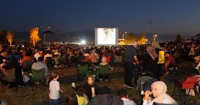 Düzce de açık hava sinema akşamları başladı Yüzlerce sinemasever Yeşil Vadi ye akın etti Eski gelenekler Düzce de yaşatılıyor Düzce Haberleri Habertürk Yerel Haberler