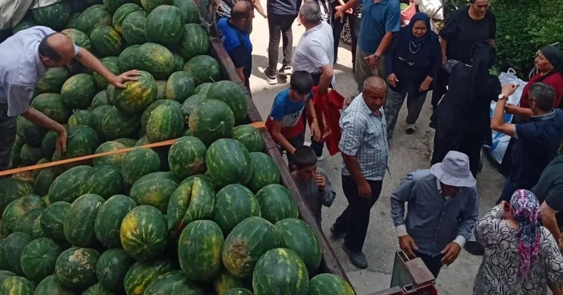27 ton karpuzu bedava dağıttı Sözcü Gazetesi
