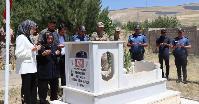 Şehit polis Erdem Kılıç, şehadetinin yıl dönümünde dualarla anıldı Erzincan Haberleri Habertürk Yerel Haberler