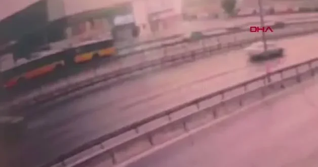3 kişi hayatını kaybetmişti: Küçükçekmece deki feci kaza kamerada!