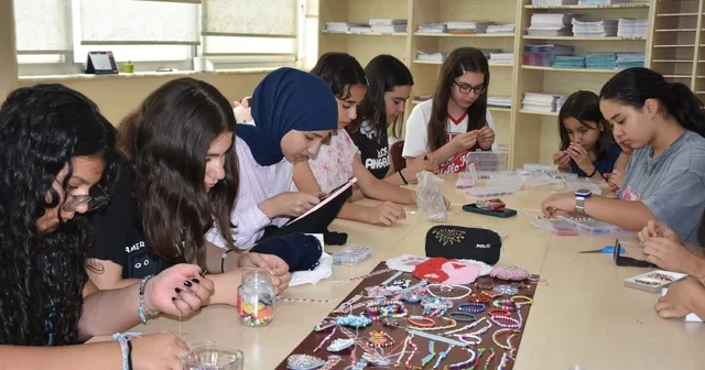 Şahinbey de yaz tatili sanatla renkleniyor Şahinbey Belediyesi çocukları telefondan uzaklaştırıp üretime teşvik ediyor Gaziantep Haberleri Habertürk Yerel Haberler