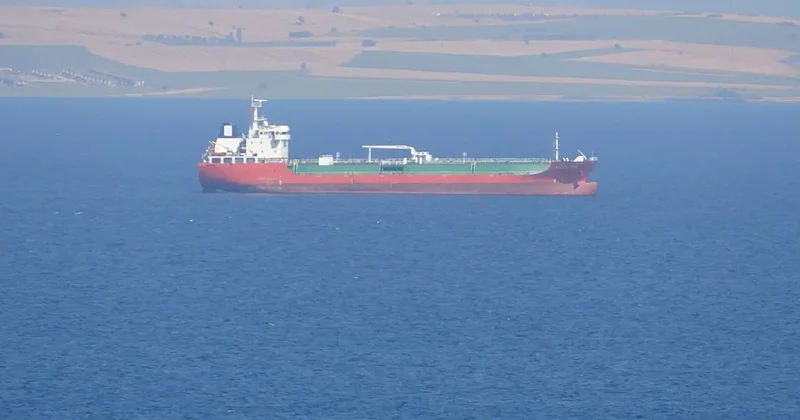Çanakkale Boğazı nda korku dolu anlar! Kimyasal tankerde yangın çıktı