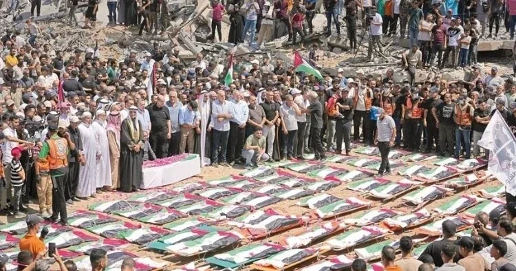 112 Filistinliye acı veda… Gazze’de üç yıl gecikmeli cenaze