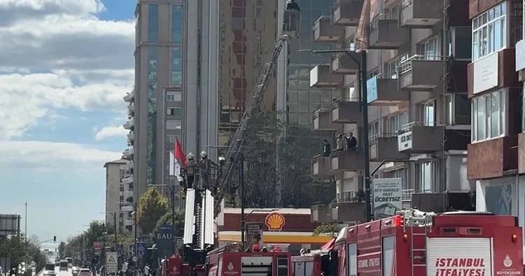 Beşiktaş ta yangın paniği: Mahsur alanlar kurtarıldı