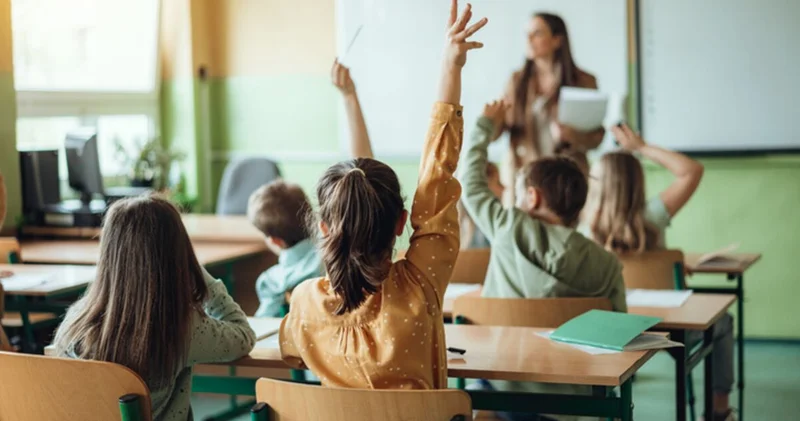 Yarın okul var mı? Öğrenciler ve velilerin beklediği açıklama geldi: 6 Ekim 2026 Salı İstanbul da okullar tatil mi, yarım gün mü?