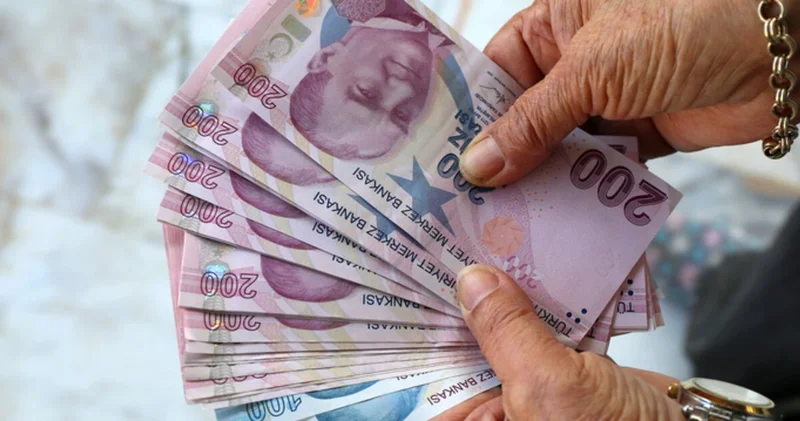Emekli ve memur zammının yarısı belli oldu! 3 aylık enflasyon ile 2027 Ocak memur ve emekli maaşları ne kadar, kaç TL olacak?
