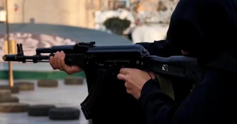İran da kadınlara askeri eğitim! Olası savaşa hazırlanıyorlar
