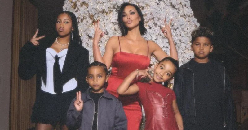 Kim Kardashian dört çocuk için kaç bakıcısının olduğunu açıkladı