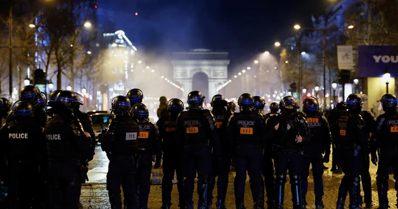 Fransa da lise eylemlerinde gözüne plastik mermi isabet eden gençten polis şiddetine karşı şikayet