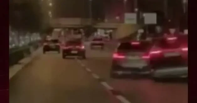 Pendik te trafik magandası yanındaki otomobile çarpıp kaçtı