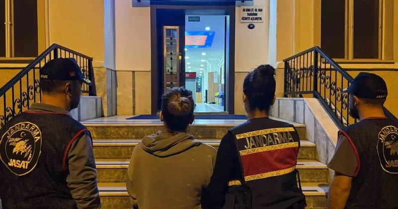 Firari kadın mutfaktaki gizli bölmede yakalandı