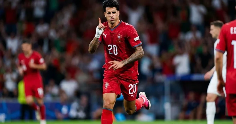 Ronaldo suz Portekiz şaha kalktı