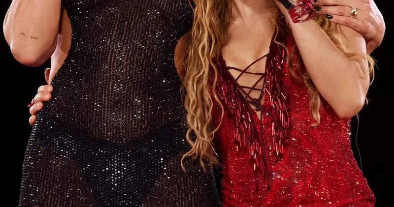 Dua Lipa ve Shakira dan sahnede sürpriz düet