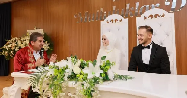 İstanbul haberleri Esenler de evlenen çiftlere ücretsiz oldu 05 Ekim 2026