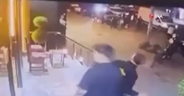 Diyarbakır’da yolda yürüyen kadın, ölümden saniyelerle kurtuldu