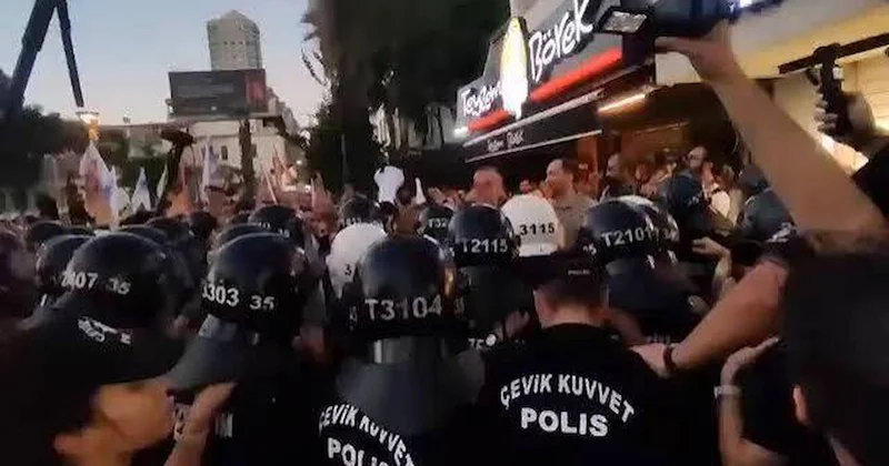 İzmir de Cemil Tugay protestosu: Polis müdahale etti Sözcü Gazetesi