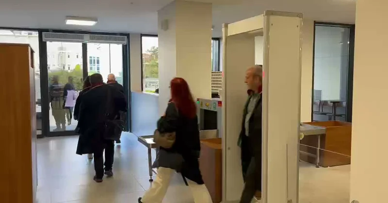 İBB Davası nda Mahkeme Başkanı Kaboğlu na söz vermedi, avukatlar salonu terk etti