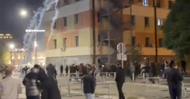 Kosova da meclis önünde arbede! Protestocular milletvekillerinin binadan çıkmasına izin vermedi