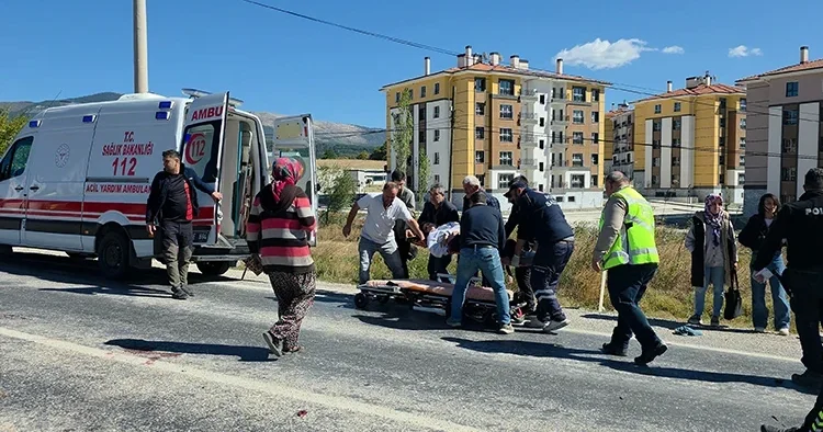 Kütahya da feci kaza: Otomobille çarpışan motosikletin sürücüsü hayatını kaybetti