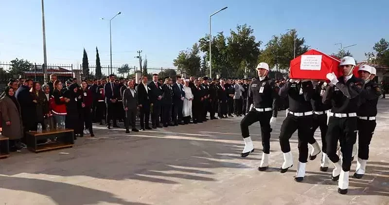 2 otomobilin çarptığı kazada ölen polis memuru, memleketine uğurlandı