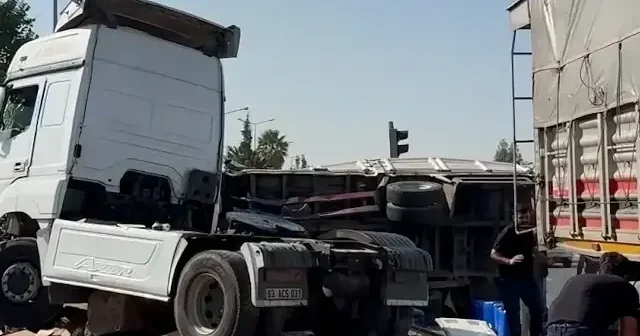 Mersin’de tırlar birbirine girdi VİDEO İZLE