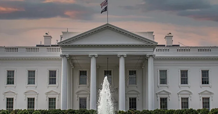 ABD tarihinin en uzun kapanması! Bakan uyardı: Havalimanlarında kaos yaşanacak
