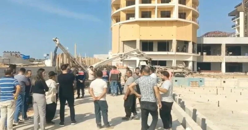 Alanya da devrilen beton mikserinin çarptığı işçi öldü Son dakika haberleri
