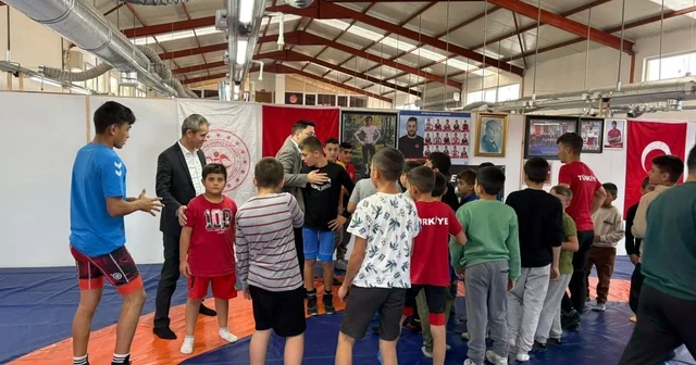 Almus Kaymakamı Çömen, küçük güreşçileri ziyaret etti Tokat Haberleri